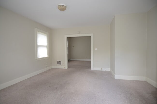 5824 Arnsby Pl, Unit 4 in Cincinnati, OH - Foto de edificio - Building Photo