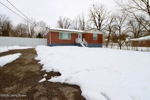 6104 E Manslick Rd in Louisville, KY - Building Photo