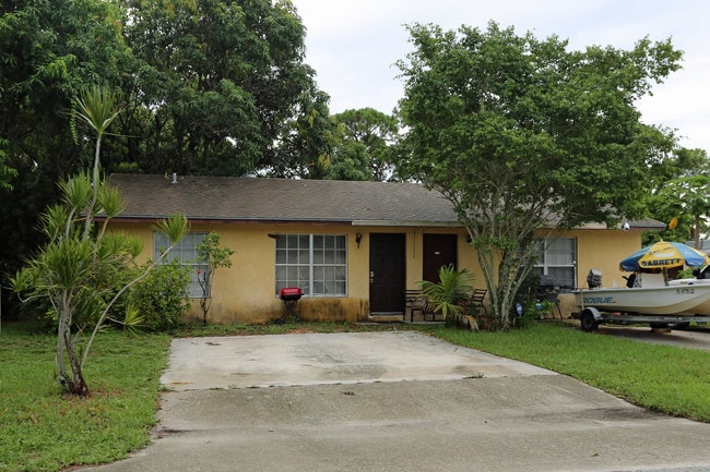 4470-4476 47th Ave S in Lake Worth, FL - Building Photo - Building Photo