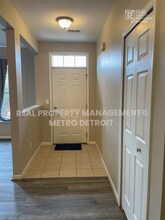 1852 Flagstone Cir in Rochester, MI - Building Photo - Building Photo