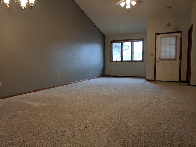 1523 Pohl Rd in Mankato, MN - Building Photo - Building Photo