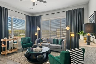 8200 Glenn Day Dr in Arlington, TX - Building Photo