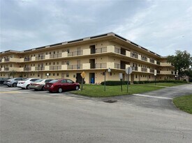 201 Berkley Rd in Hollywood, FL - Building Photo
