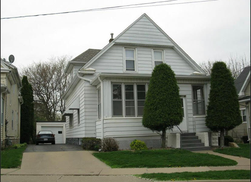 1711 Clarke Dr in Dubuque, IA - Building Photo