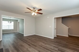 929 Grass Hollow Ct in Charlotte, NC - Building Photo - Building Photo