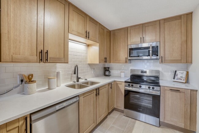 7601 W 101st St, Unit 216 in Minneapolis, MN - Building Photo - Building Photo