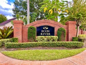 2220 Woods Edge Cir in Orlando, FL - Building Photo - Building Photo