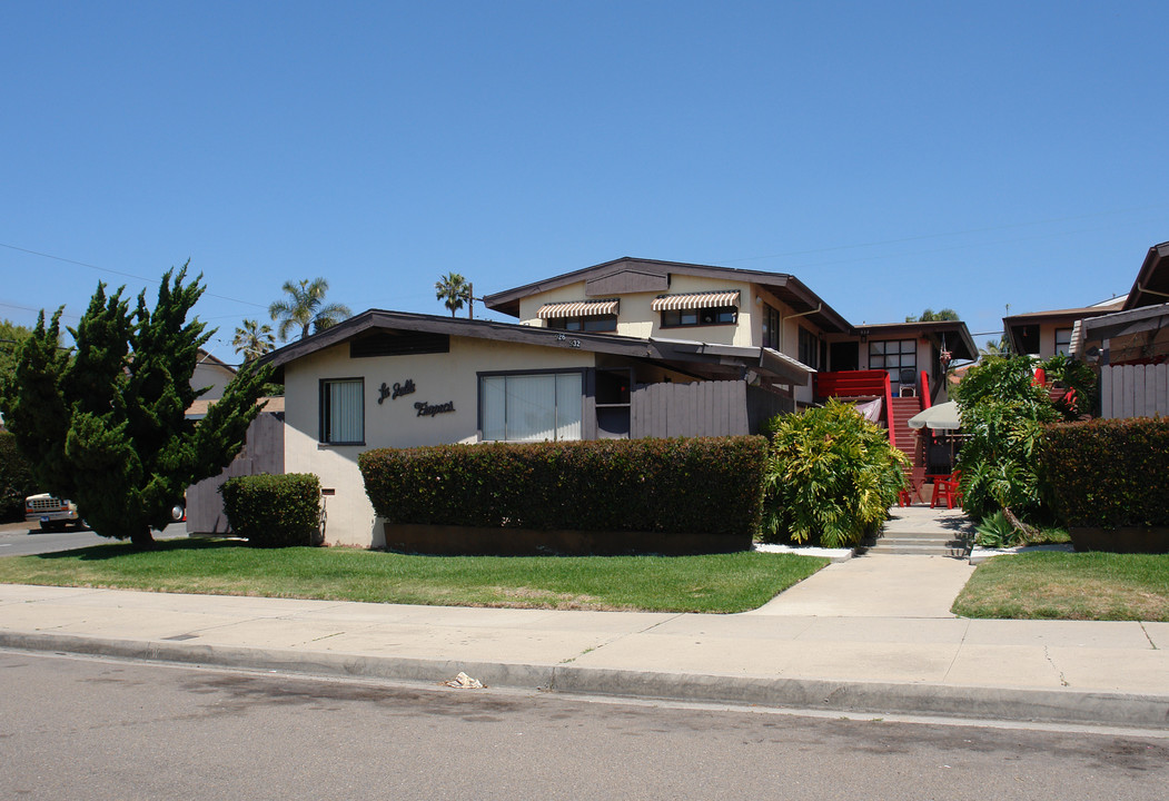 926-932 Tourmaline St in San Diego, CA - Building Photo