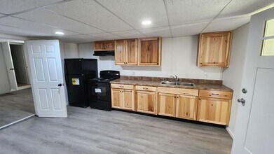 1157 W Pine St in Coal Township, PA - Building Photo - Building Photo