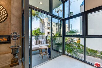 11 Voyage St in Marina Del Rey, CA - Building Photo - Building Photo