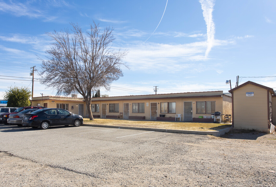 Sun Apartment-Motel in Palmdale, CA - Building Photo