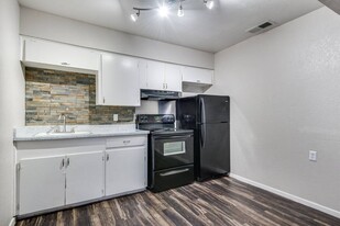 The Heights in Irving, TX - Building Photo