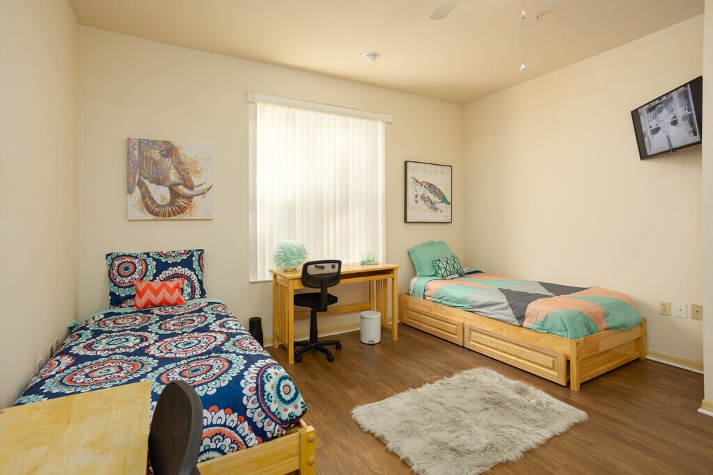 Windsor Hall Apartments in Gainesville, FL