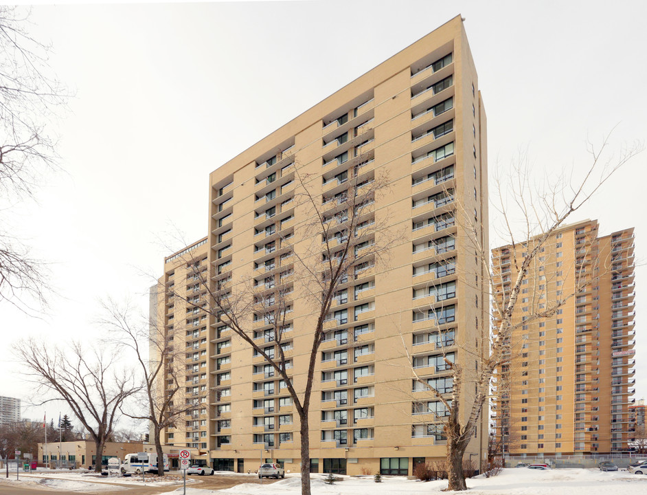 Kiwanis Place in Edmonton, AB - Building Photo