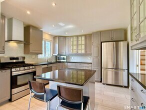 47 Fuller Dr in West Hartford, CT - Building Photo - Building Photo