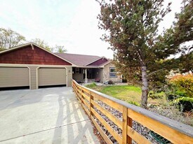 7491 Pot O Gold Ln in Wenatchee, WA - Building Photo