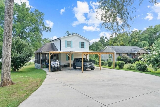 property at 105 Sportsman Cir NE