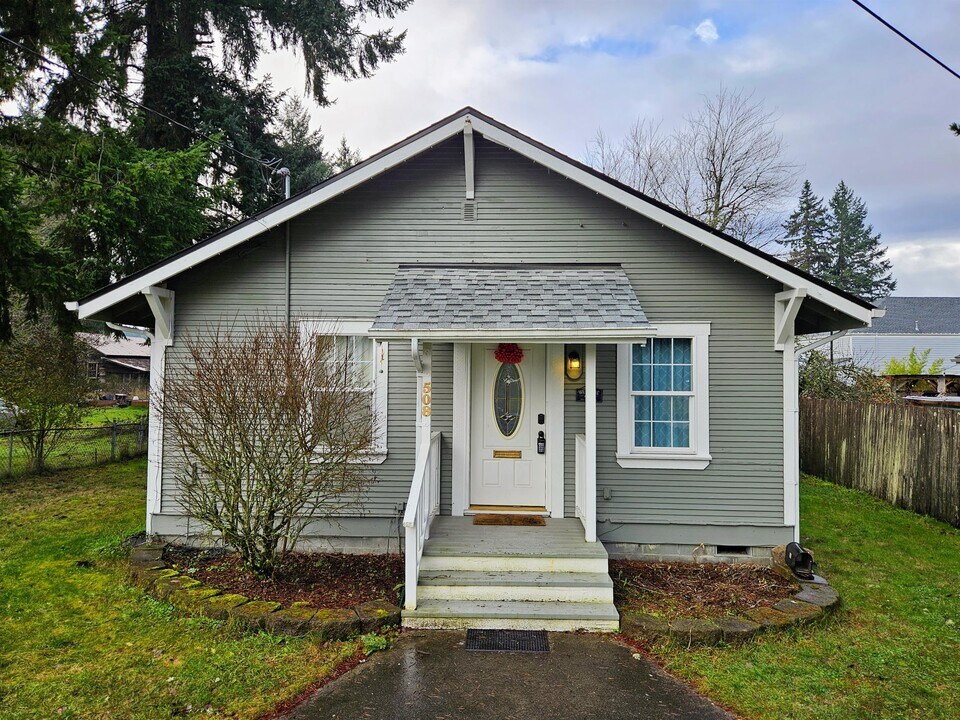 508 Binghampton St in Rainier, WA - Building Photo