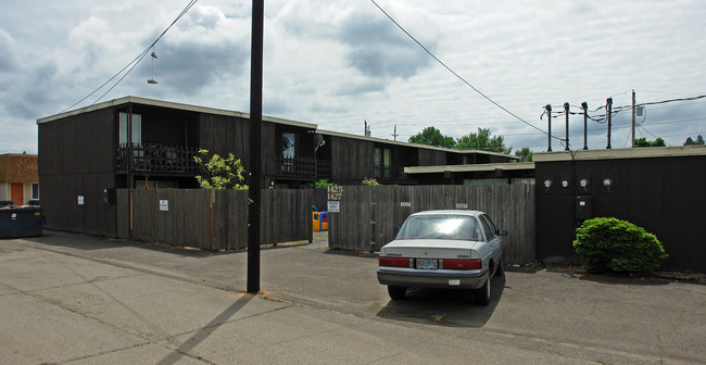 1421-1443 NW Highland Dr in Corvallis, OR - Foto de edificio - Building Photo