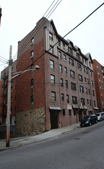 74 Caryl Ave in Yonkers, NY - Building Photo