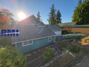1924 Taft Ave in Bremerton, WA - Building Photo - Building Photo