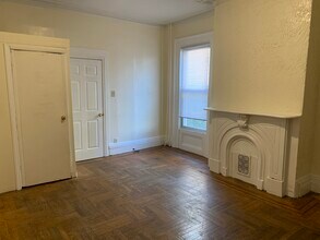 160 Pine St in Jersey City, NJ - Building Photo - Building Photo