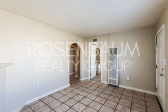 302 W Flores St in Tucson, AZ - Foto de edificio - Building Photo