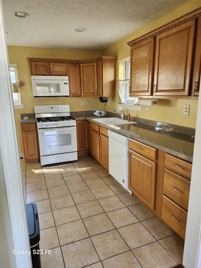 3821 W Smith Valley Rd in Greenwood, IN - Building Photo - Building Photo