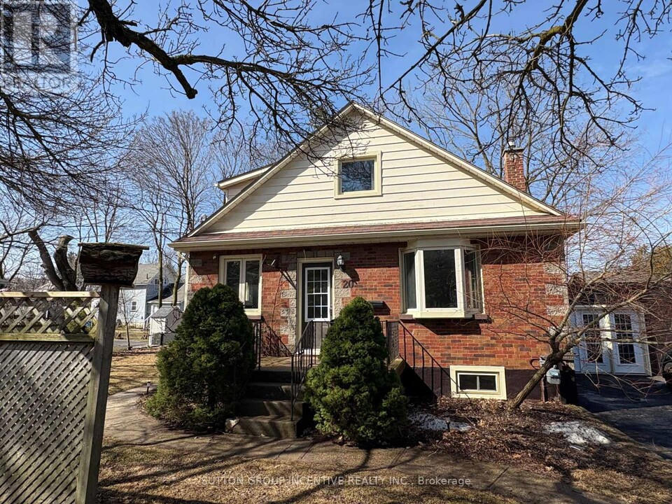 20 Bayview Dr in Barrie, ON - Building Photo