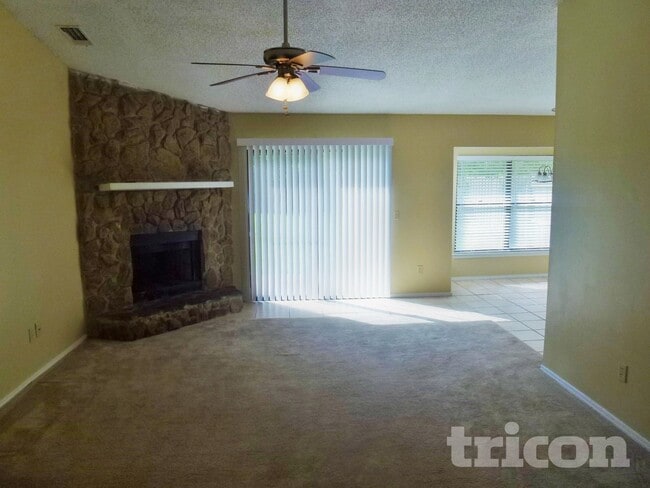 1805 Clover Ct in Middleburg, FL - Foto de edificio - Building Photo