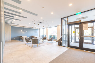 The Royal Flats in Guelph, ON - Building Photo - Building Photo