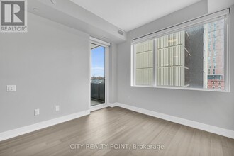664-664 Spadina Ave. in Toronto, ON - Building Photo - Building Photo