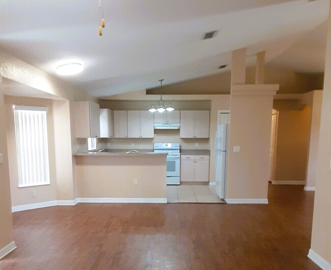 10277 Horizon Dr in Spring Hill, FL - Building Photo - Building Photo