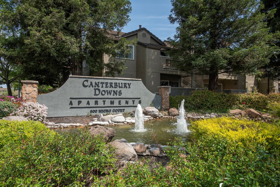 Canterbury Downs in Roseville, CA - Foto de edificio