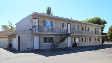 Sunny Side Apartments in Fairfield, CA - Building Photo - Building Photo