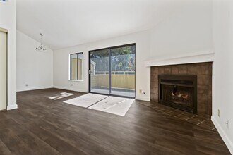 655 Center Ave in Martinez, CA - Building Photo - Building Photo