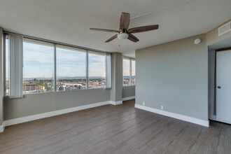 Mark 1 Apartments in Las Vegas, NV - Building Photo - Interior Photo