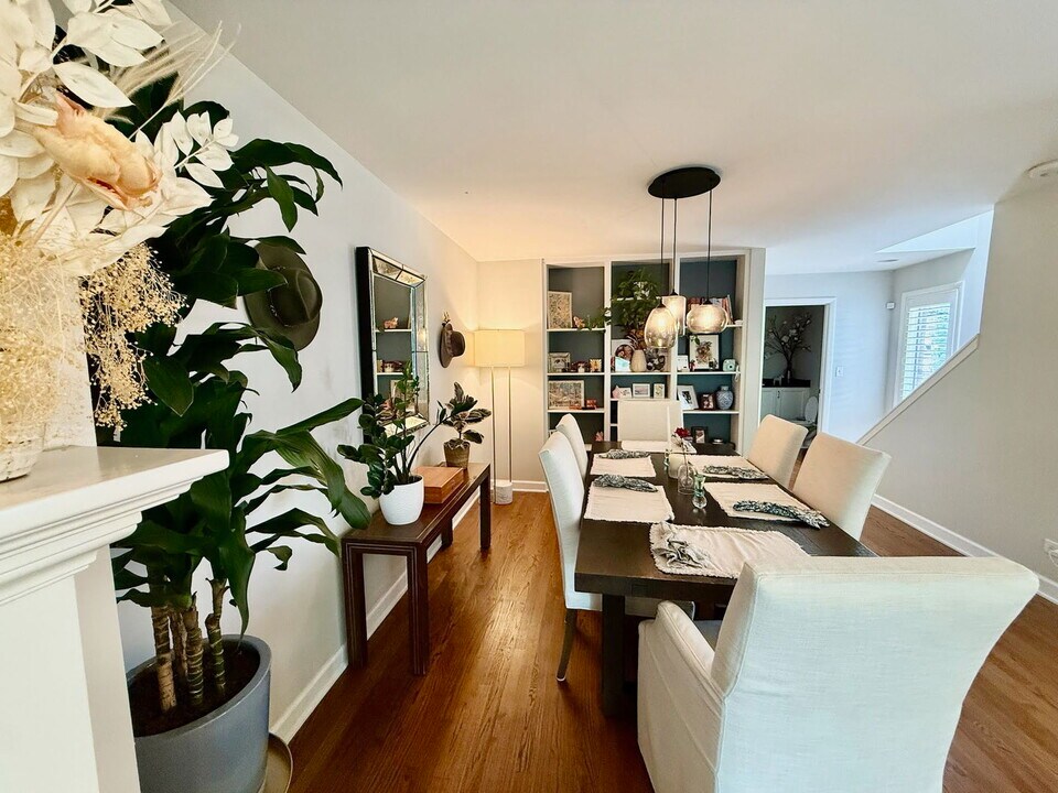 747 W Dickens Ave in Chicago, IL - Building Photo