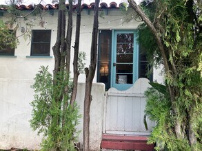 1265 Carmona Ave in Los Angeles, CA - Building Photo - Building Photo