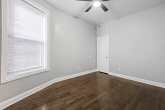 3324 W Diversey Ave, Unit 2F in Chicago, IL - Building Photo - Building Photo