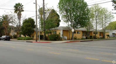 6803 Matilija Ave in Van Nuys, CA - Foto de edificio - Building Photo