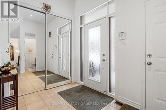 285 Kinghaven Cres in Ottawa, ON - Building Photo - Building Photo