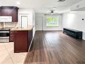 5660 Allen St in Hollywood, FL - Building Photo - Building Photo