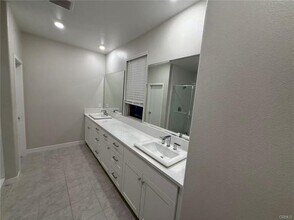 602 Catalonia in Lake Forest, CA - Foto de edificio - Building Photo