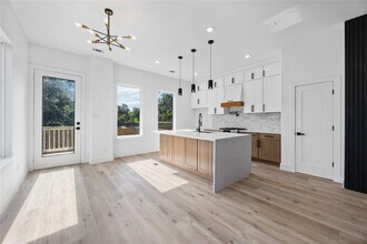 2206 Bleker St in Houston, TX - Building Photo - Building Photo