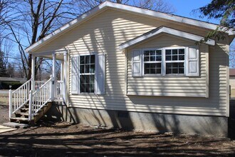 233 Whalesback Rd in Red Hook, NY - Building Photo - Building Photo