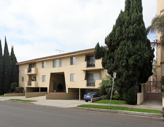 1631 Barry Ave in Los Angeles, CA - Foto de edificio - Building Photo