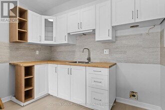 2939 Fairlea Cres in Ottawa, ON - Building Photo - Building Photo