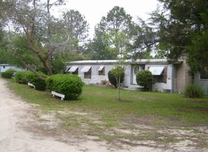 Cooper Lake Mobile Home Park in Interlachen, FL - Building Photo - Building Photo