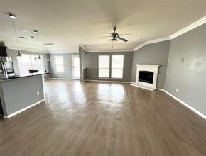 9109 Tumbleweed Dr in Cross Roads, TX - Foto de edificio - Building Photo